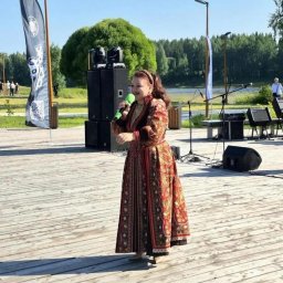 Петр и Марина Суховы дали праздничный концерт в городе Мирный Петр и Марина Суховы дали праздничный концерт в городе Мирный